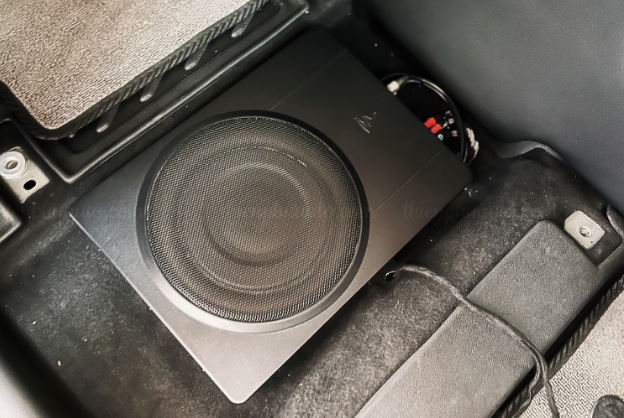 isub active focal lắp ghầm ghế xe