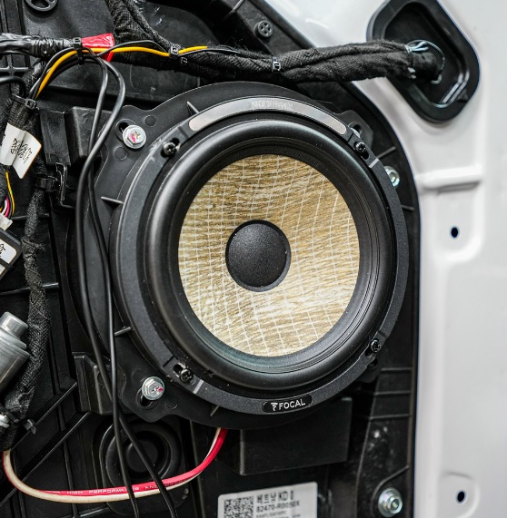 loa mid-bas Focal 165F lắp cảnh cửa ô tô