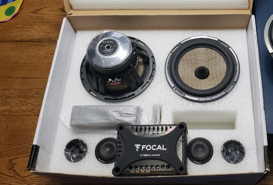 mở hộp loa Focal PS165FX